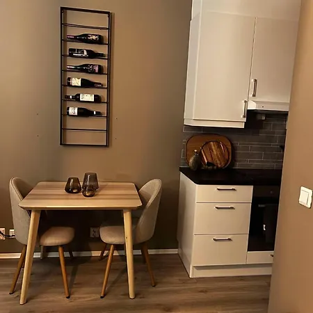 Apartment Lys Og Innbydende Tiller